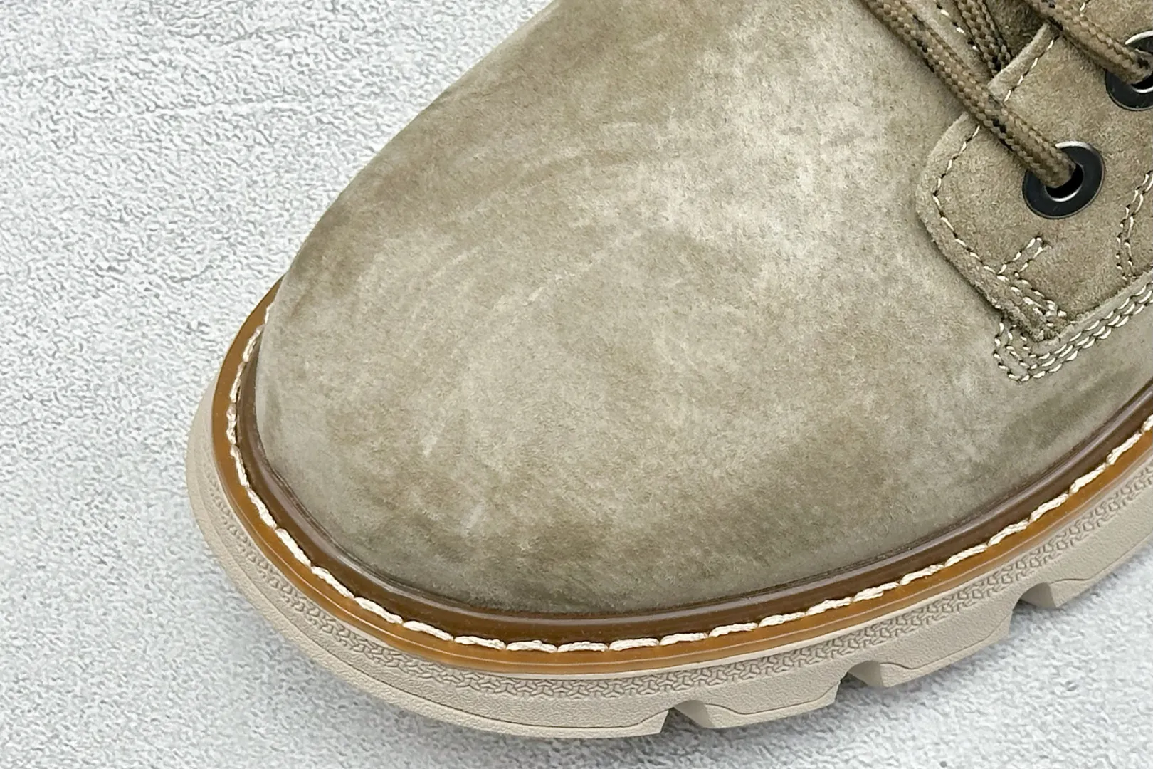 🐲💰 600 support store opening UGG 2025 autumn and winter new men's mid-cut casual Martin boots series #Guangdong Dachang quality 25ss autumn and winter new style fashion trend matching The fabric is imported from Italy frosted cowhide. The whole shoe is made of genuine cowhide material, from the outsole to the hardware, all made from OEM raw materials. Good products do not kill pigs. The quality of the first order is strictly controlled. The full set of official website unified packaging. This winter's cold-proof outdoor products, daily casual matching A must-have for stylish men‼ American affordable luxury brand [UGG] Tasman Weather Hybrid Tasman hybrid series mid-top lightweight casual Martin boots" Size: 39-44 (one size larger than sports shoes)